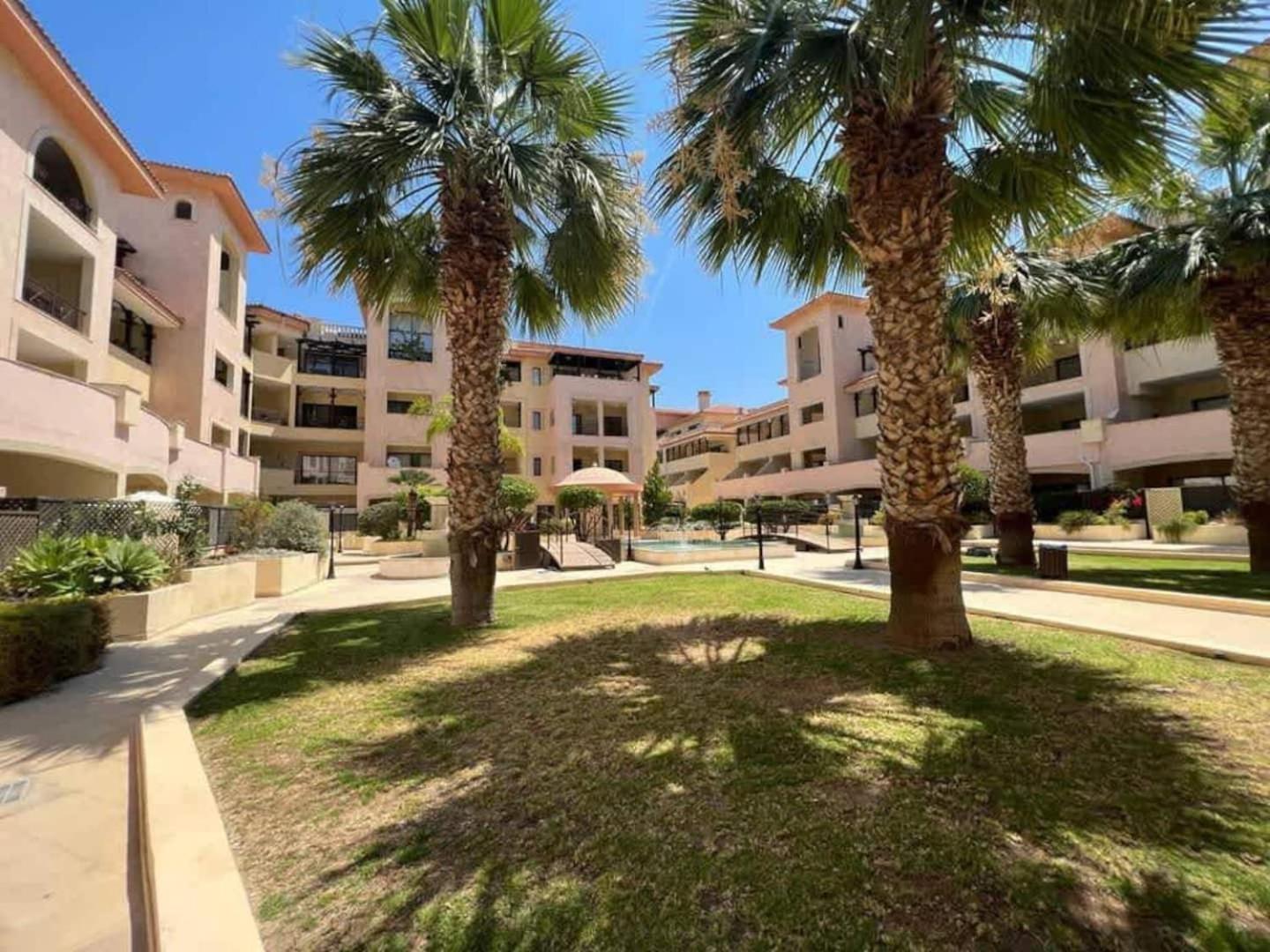 Paphos Queens Gardens Paradise Vip, Pool, Mall, Sea מראה חיצוני תמונה